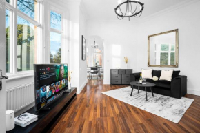 Premium Apartment with Street Parking & High-Speed WiFi - Wolverhampton 9PC